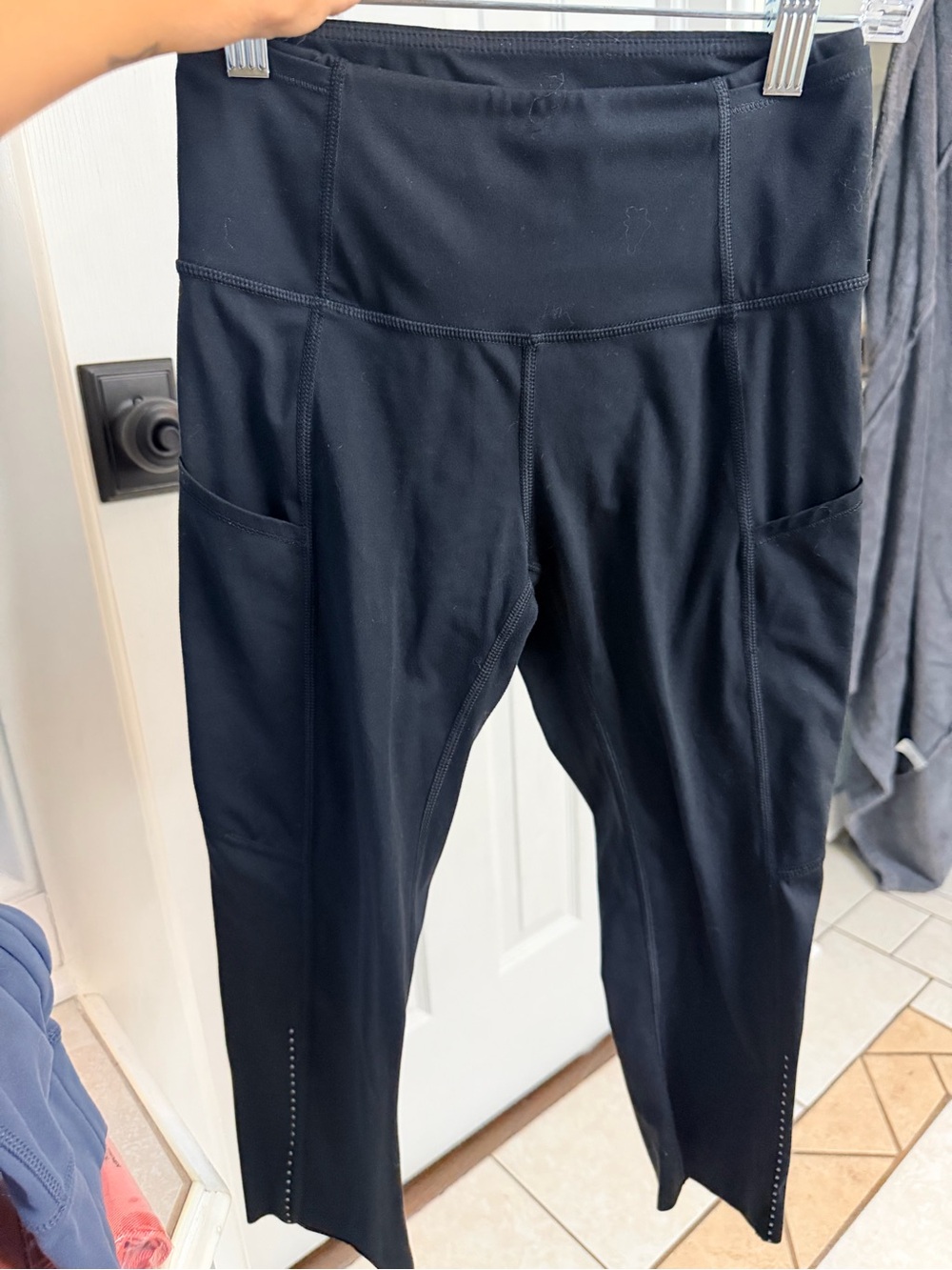 Lululemon Black Reflective Crop Leggings Side Pockets